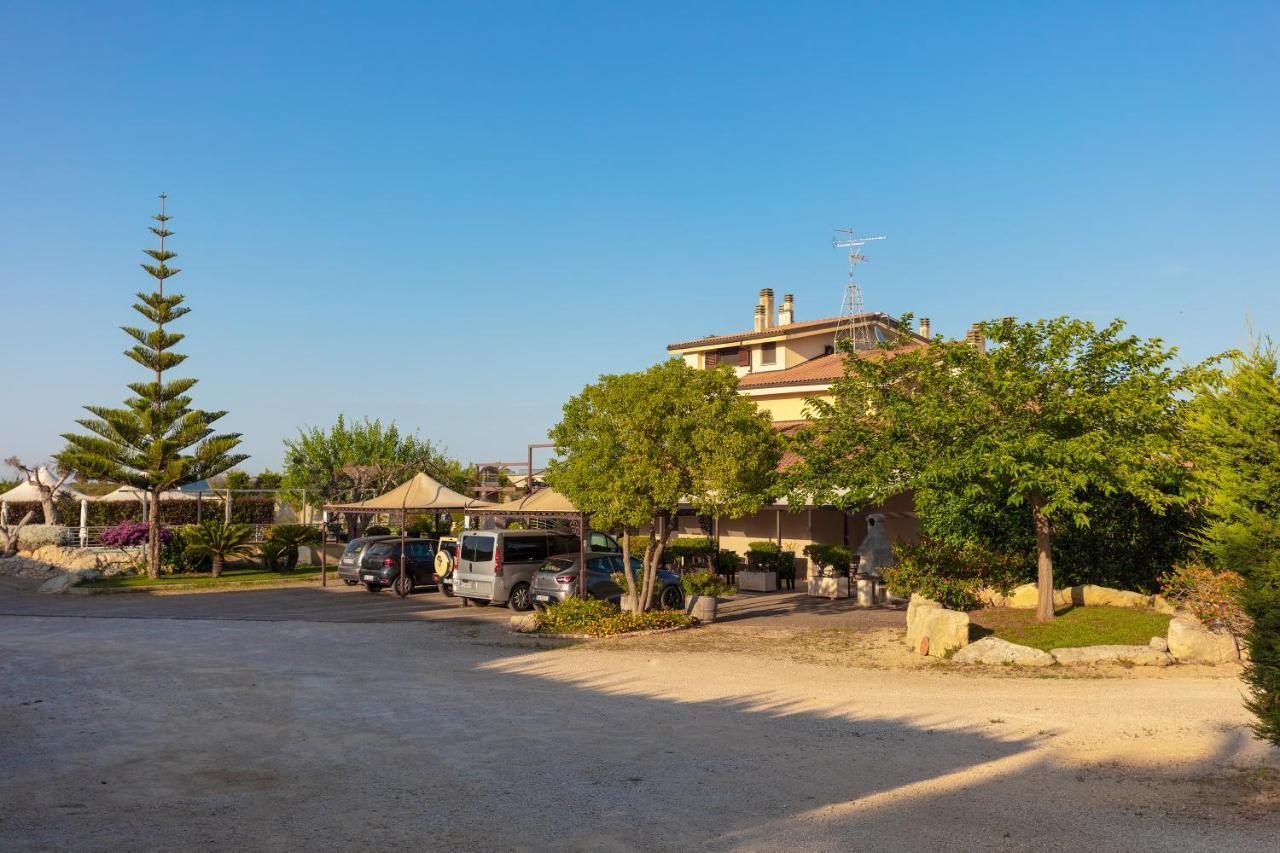 Bed & Breakfast Giardini Di Marzo Лече Екстериор снимка