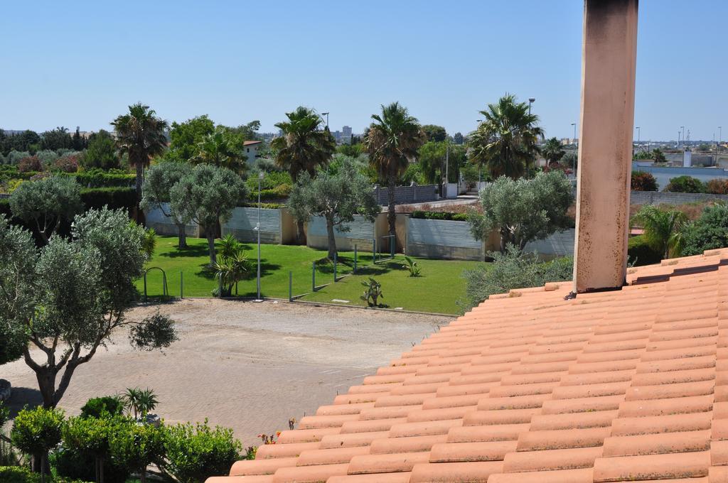 Bed & Breakfast Giardini Di Marzo Лече Екстериор снимка
