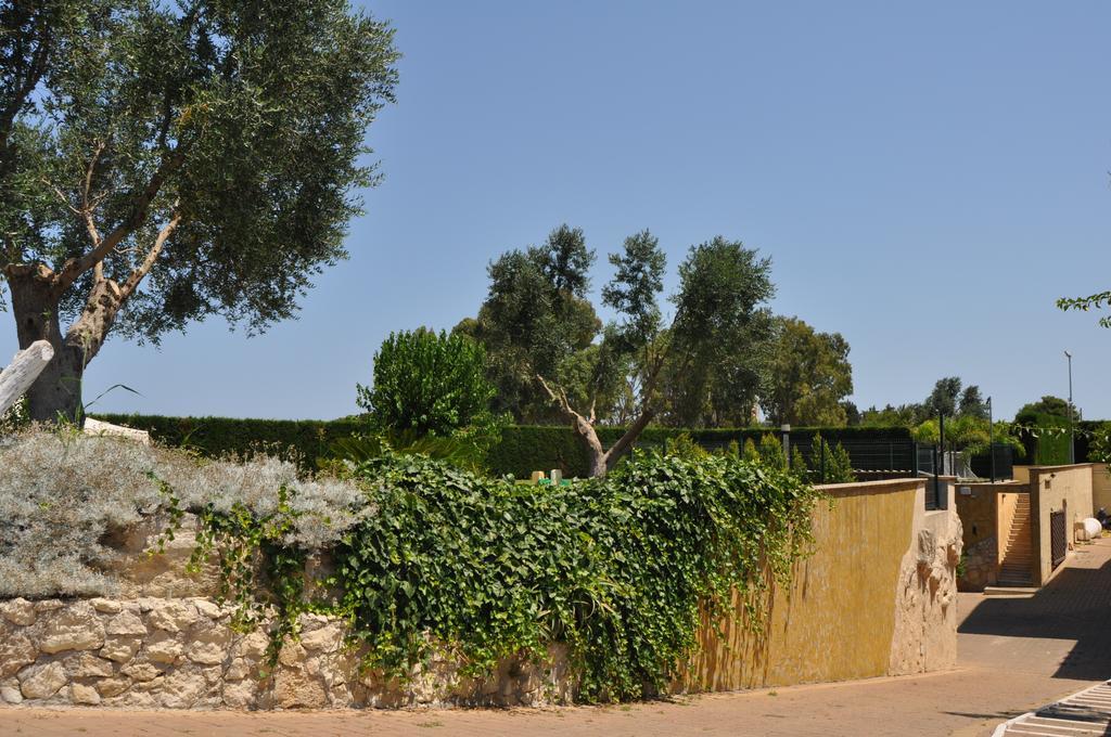 Bed & Breakfast Giardini Di Marzo Лече Екстериор снимка