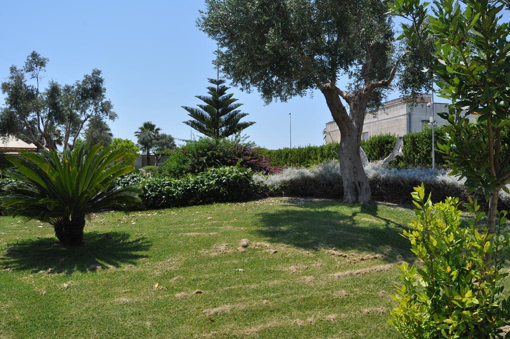 Bed & Breakfast Giardini Di Marzo Лече Екстериор снимка